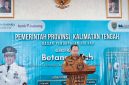 Kepala Bapenda Provinsi Kalimantan Tengah Sutoyo mewakili Sekda Kalteng Linae Victoria Aden memberikan sambutan saat pengundian Gebyar Reward Betang Patuh 2026 di Aula Kantor Bapenda Provinsi Kalimantan Tengah. Kegiatan ini menjadi bentuk apresiasi Pemerintah Provinsi Kalimantan Tengah kepada masyarakat yang taat membayar Pajak Kendaraan Bermotor sekaligus mendorong peningkatan Pendapatan Asli Daerah (PAD). Selasa (28/7/26)