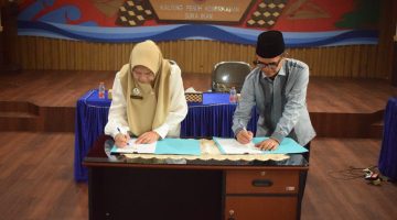 Kepala Dislutkan Provinsi Kalimantan Tengah Sri Widanarni bersama Rektor Universitas Antakusuma M. Fatchurahman menandatangani Nota Kesepahaman (MoU) sebagai langkah strategis memperkuat sinergi pengembangan sektor kelautan dan perikanan melalui pendidikan, penelitian, dan pengabdian kepada masyarakat. Rabu (29/7/26).