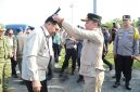 Gubernur Kalimantan Tengah Agustiar Sabran menyambut kedatangan Menkopolkam RI Jenderal TNI (Purn.) Djamari Chaniago di Bandara Tjilik Riwut Palangka Raya. Kunjungan kerja tersebut bertujuan meninjau kesiapsiagaan penanganan kebakaran hutan dan lahan (karhutla) di Posko Tumbang Nusa, Kabupaten Pulang Pisau. Jumat (31/7/26)