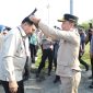 Gubernur Kalimantan Tengah Agustiar Sabran menyambut kedatangan Menkopolkam RI Jenderal TNI (Purn.) Djamari Chaniago di Bandara Tjilik Riwut Palangka Raya. Kunjungan kerja tersebut bertujuan meninjau kesiapsiagaan penanganan kebakaran hutan dan lahan (karhutla) di Posko Tumbang Nusa, Kabupaten Pulang Pisau. Jumat (31/7/26)
