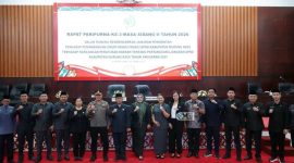 Kebersamaan Pemkab Mutra dan DPRD usai rapat paripurna