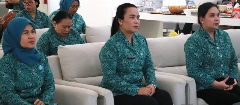 TP PKK Mura mengikuti kegiatan Zoom Meeting Edukasi Keuangan bagi Perempuan dalam rangka Bulan Literasi Keuangan (BLK) 2026 yang diikuti TP-PKK dari seluruh Indonesia, Selasa (9/6/2026).