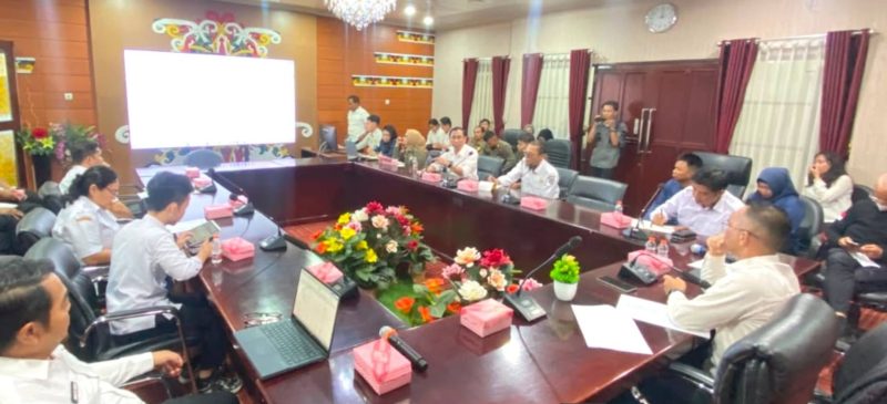 Pemkab Mura menggelar Rakor Standar Pelayanan Minimal (SPM) di Aula A Kantor Bupati Murung Raya, Rabu (10/6/2026). (Foto : Diskominfo SP)