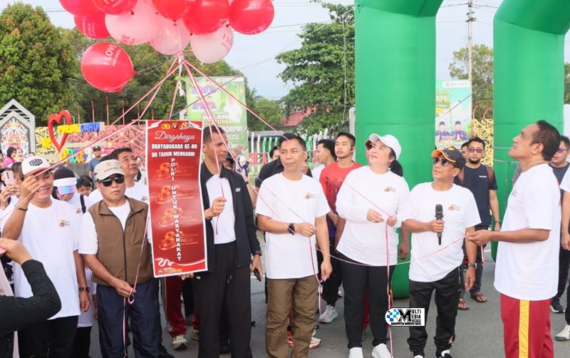 Kebersamaan pejabat dan masyarakat mewarnai peringatan Hari Bhayangkara ke-80 di Kabupaten Murung Raya