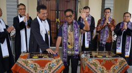 Bupati Murung Raya, Heriyus,  meresmikan Pastori Jemaat GKE Pandohon Iman Tahujan Ontu di Desa Tahujan Ontu, Kecamatan Tanah Siang Selatan, Minggu (12/7/2026).