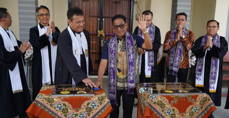 Bupati Murung Raya, Heriyus,  meresmikan Pastori Jemaat GKE Pandohon Iman Tahujan Ontu di Desa Tahujan Ontu, Kecamatan Tanah Siang Selatan, Minggu (12/7/2026).