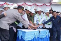 Foto Pemerintah Kabupaten Barito Utara secara resmi memulai proyek penataan kawasan kumuh yang berlokasi di RT 04, RT 05, dan RT 06 Kelurahan Lanjas