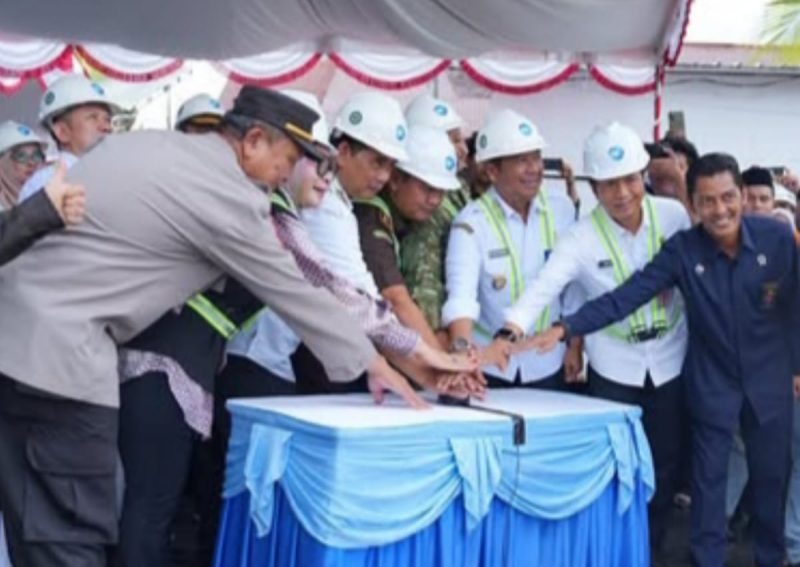 Foto Pemerintah Kabupaten Barito Utara secara resmi memulai proyek penataan kawasan kumuh yang berlokasi di RT 04, RT 05, dan RT 06 Kelurahan Lanjas