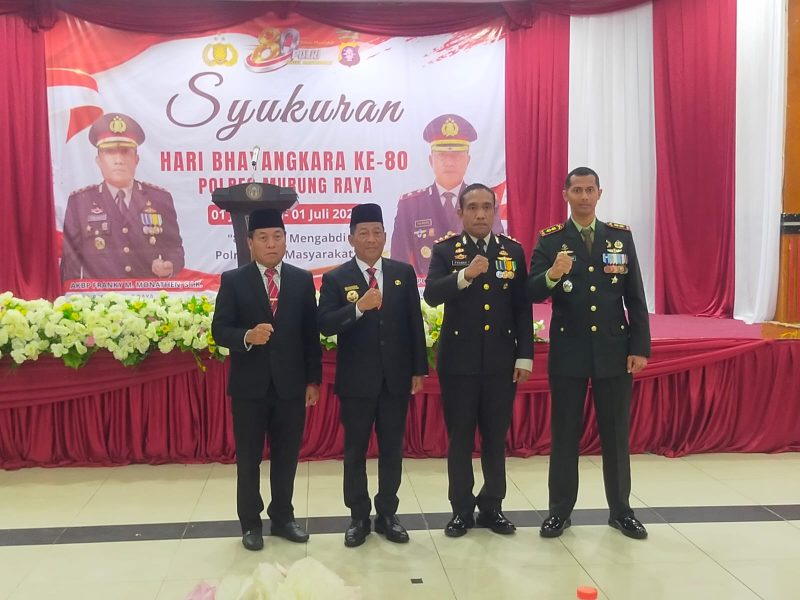 Bupati Murung Raya Heriyus bersama Forkopimda setempat dalam HUT Bhayangkara