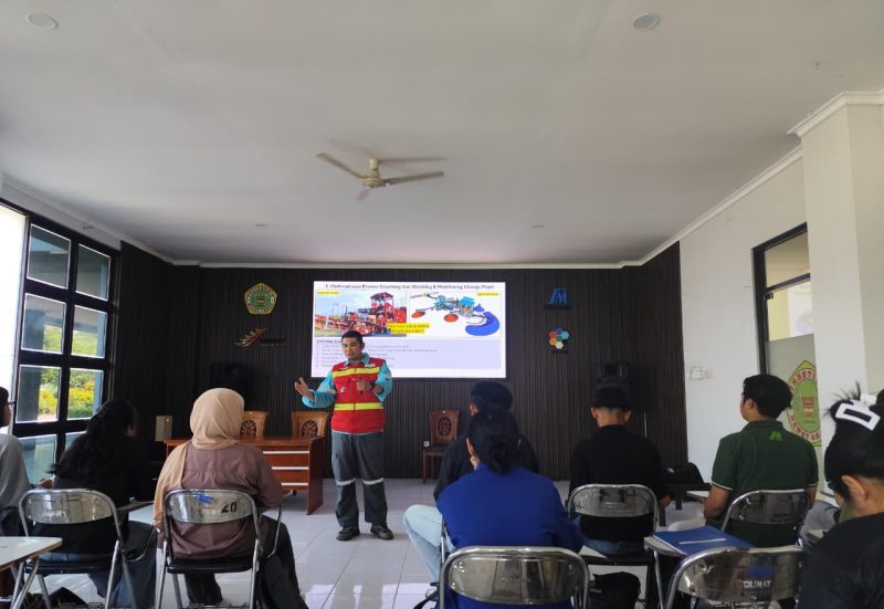 Foto kegiatan “SMM Mengajar Dosen Industri”