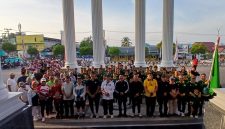 Foto Bupati Barito Utara H. Shalahuddin secara resmi melepas kontingen Olimpiade Olahraga Siswa Nasional (O2SN) Tahun 2026