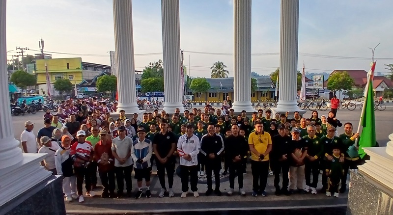 Foto Bupati Barito Utara H. Shalahuddin secara resmi melepas kontingen Olimpiade Olahraga Siswa Nasional (O2SN) Tahun 2026
