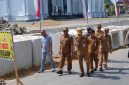 Foto Bupati Barito Utara, H. Shalahuddin, didampingi Wakil Bupati Felix Sonadie Y. Tingan dan Sekretaris Daerah Muhlis, melaksanakan peninjauan lapangan