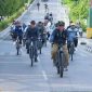 Foto Bupati Barito Utara, H. Shalahuddin bersama jajaran Kepala OPD dan masyarakat mengikuti kegiatan gowes bersama dan Car Free Day (CFD)