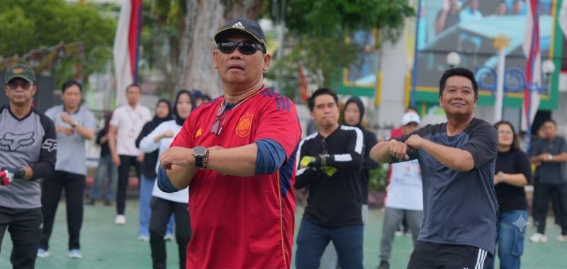Foto Pemerintah Kabupaten Barito Utara kembali menggelar kegiatan Jumat Sehat yang dipusatkan di halaman Kantor Bupati setempat dan diikuti jajaran ASN