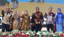 Foto Ketua Dewan Perwakilan Rakyat Daerah (DPRD) Kabupaten Barito Utara, Hj. Mery Rukaini menghadiri sekaligus menyatakan dukungan penuh pada peringatan Hari Anak Nasional (HAN)