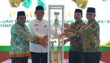Foto Bupati Barito Utara, H. Shalahuddin didampingi Wakil Bupati Felix Sonadie Y. Tingan dan Sekretaris Daerah Muhlis secara resmi membuka Musabaqah Tilawatil Qur’an dan Hadits (MTQH) ke-53
