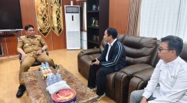 Manager ULP PLN Barito Utara, saat mendatangi BUpati Barito Utara, Shalahuddin, Senin (26/7/26)
