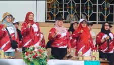 Foto senam massal yang digelar untuk memperingati Hari Ulang Tahun (HUT) ke-76 Kabupaten Barito Utara sekaligus HUT ke-81 Republik Indonesia