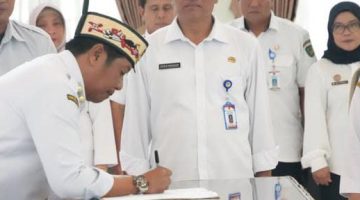 Foto Pemerintah Kabupaten Barito Utara resmi mengukuhkan sebanyak 31 anggota Badan Permusyawaratan Desa (BPD) Pengganti Antar Waktu (PAW) yang berasal dari 20 desa