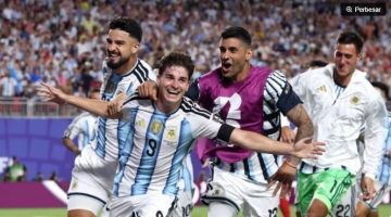 Selebrasi para pemain Timnas Argentina setelah menciptakan gol ke gawang Swiss di babak perempat final Piala Dunia 2026 (dok. FIFA)