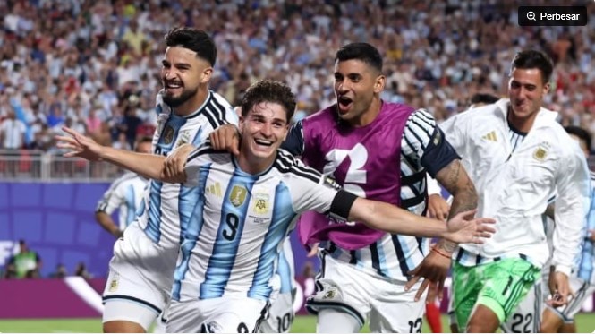 Selebrasi para pemain Timnas Argentina setelah menciptakan gol ke gawang Swiss di babak perempat final Piala Dunia 2026 (dok. FIFA)