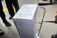 Penampakan bekas perkara dengan tersangka eks Menag Yaqut Cholil Qoumas alias Gus Yaqut dilimpahkan ke Pengadilan Tipikor di PN Jakarta Pusat, Jumat (31/7/2026). (Suara.com/Dea) 