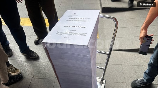 Penampakan bekas perkara dengan tersangka eks Menag Yaqut Cholil Qoumas alias Gus Yaqut dilimpahkan ke Pengadilan Tipikor di PN Jakarta Pusat, Jumat (31/7/2026). (Suara.com/Dea) 