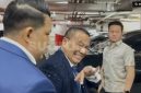 Pengacara kondang Hotman Paris menyambangi Kejaksaan Agung, pada Jumat (17/7/2026). (Suara.com/Faqih) 