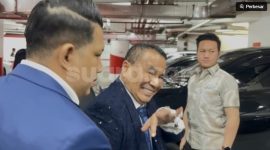 Pengacara kondang Hotman Paris menyambangi Kejaksaan Agung, pada Jumat (17/7/2026). (Suara.com/Faqih) 