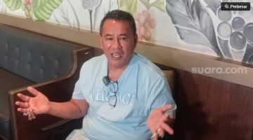 Hotman Paris Hutapea ditemui di Grogol, Jakarta Barat pada Minggu (6/4/2025). [Suara.com/Rena Pangesti] 