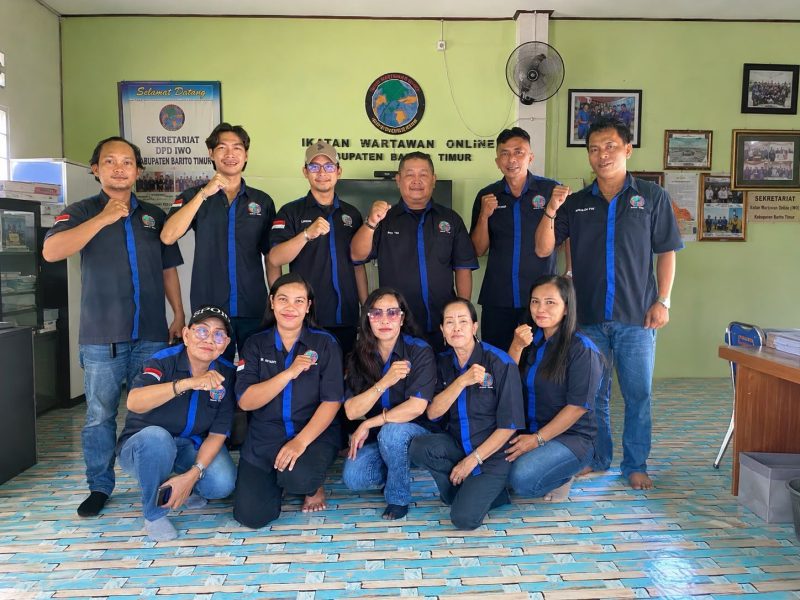 Foto Bersama Anggota PD IWO Bartim. Foto : 1tulah.com/zakirin