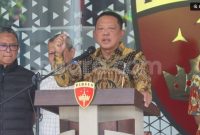 Jaksa Agung Muda Tindak Pidana Khusus (Jampidsus) Kejaksaan Agung, Febrie Adriansyah (kanan) menyampaikan keterangan saat konferensi pers di Kejaksaan Agung, Jakarta, Jumat (10/7/2026). [Suara.com/Alfian Winanto]
