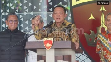 Jaksa Agung Muda Tindak Pidana Khusus (Jampidsus) Kejaksaan Agung, Febrie Adriansyah (kanan) menyampaikan keterangan saat konferensi pers di Kejaksaan Agung, Jakarta, Jumat (10/7/2026). [Suara.com/Alfian Winanto]
