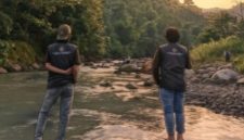 Fenomena mahasiswa yang menumbalkan realitas pedesaan. (Gemini Ai)