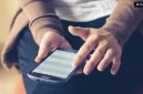 Ilustrasi browsing internet dengan smartphone. (Pexels.com) 