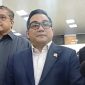 Ketua Komisi II DPR RI, Rifqinizamy Karsayuda di Kompleks Parlemen, Jakarta, Senin (19/1/2026). (Suara.com/Bagaskara Isdiansyah) 