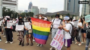 Ilustrasi-Transpuan saat ikut memperingati hari perempuan internasional di kawasan Patung Kuda, Monas, Jakarta. (Suara.com/Ummi HS)