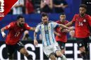Lionel Messi dalam kawalan ketat para pemain Mesir dalam laga sengit tadi malam, Selasa (7/7) (instagram.com/theaseanfootball) 