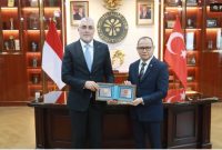 Menteri Pelindungan Pekerja Migran Indonesia (P2MI), Mukhtarudin, menerima kunjungan kehormatan Menteri Tenaga Kerja dan Jaminan Sosial Republik Turki, H.E. Mr. Vedat IŞIKHAN, di Kantor Kementerian P2MI, Jakarta, Jumat 24 Juli 2026. (Dok: Kementerian P2MI) 