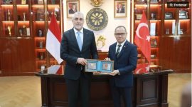 Menteri Pelindungan Pekerja Migran Indonesia (P2MI), Mukhtarudin, menerima kunjungan kehormatan Menteri Tenaga Kerja dan Jaminan Sosial Republik Turki, H.E. Mr. Vedat IŞIKHAN, di Kantor Kementerian P2MI, Jakarta, Jumat 24 Juli 2026. (Dok: Kementerian P2MI) 