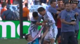 Insiden terjadi sesaat setelah peluit panjang dibunyikan, menyusul kemenangan Spanyol 1-0 lewat gol Ferran Torres di babak extra time.