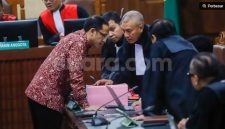 Terdakwa kasus dugaan korupsi pengadaan Chromebook dalam program digitalisasi pendidikan di Kemendikbudristek Nadiem Makarim usai menjalani sidang lanjutan di Pengadilan Tipikor, Jakarta, Rabu (13/5/2026). [Suara.com/Alfian Winanto] 