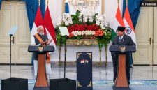 Presiden Prabowo Subianto (kanan) bersama Perdana Menteri India Narendra Modi (kiri) memberi keterangan pers saat kunjungan kenegaraan di Istana Merdeka, Jakarta, Selasa (7/7/2026). [ANTARA FOTO/Galih Pradipta/bay/YU] 