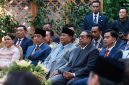Presiden Prabowo Subianto duduk semeja bersama Presiden ke-6 RI Susilo Bambang Yudhoyono (SBY) dan Presiden ke-7 RI Joko Widodo (Jokowi) saat menghadiri resepsi pernikahan putra Garibaldi Thohir di Jakarta, Minggu (26/7/2026). [instagram Prabowo] 