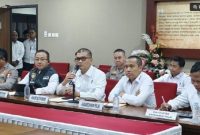 Jajaran Kortastipidkor Polri dan Kabareskrim Polri Komjen Pol. Syahardiantono (kedua dari kanan) memberikan keterangan dalam konferensi pers di Gedung Bareskrim Polri, Jakarta, Senin (6/7/2026). ANTARA/Nadia Putri Rahmani