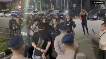 Sebanyak 50 orang berambut cepak dan berbaju loreng mendatangi markas Polda Metro Jaya, Kamis (9/7/2026) pagi. 