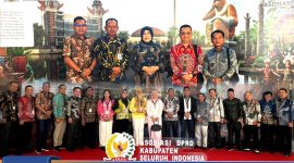 Foto Pimpinan dan Anggota DPRD Kabupaten Barito Utara menghadiri Rapat Koordinasi Wilayah (Rakorwil)