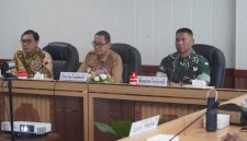 Staf Ahli Gubernur Kalimantan Tengah Bidang Ekonomi, Keuangan, dan Pembangunan, Yuas Elko, mengikuti Rapat Koordinasi Pengendalian Inflasi Tahun 2026 secara virtual dari Kantor Gubernur Kalimantan Tengah sebagai upaya memperkuat strategi pengendalian inflasi dan menjaga stabilitas harga pangan di daerah. Selasa (4/8/26).