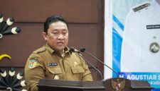Wakil Gubernur Kalimantan Tengah Edy Pratowo memimpin Rapat Koordinasi Tim Evaluasi dan Pengawasan Realisasi Anggaran (TEPRA) Provinsi Kalimantan Tengah di Aula Eka Hapakat, Kantor Gubernur Kalteng, sebagai upaya mempercepat realisasi anggaran dan meningkatkan kualitas pembangunan daerah. Selasa (4/8/26)